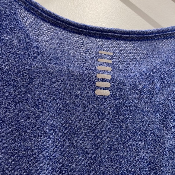 Medium Under Armour EUC UA Run Threadborne top - Picture 3 of 3